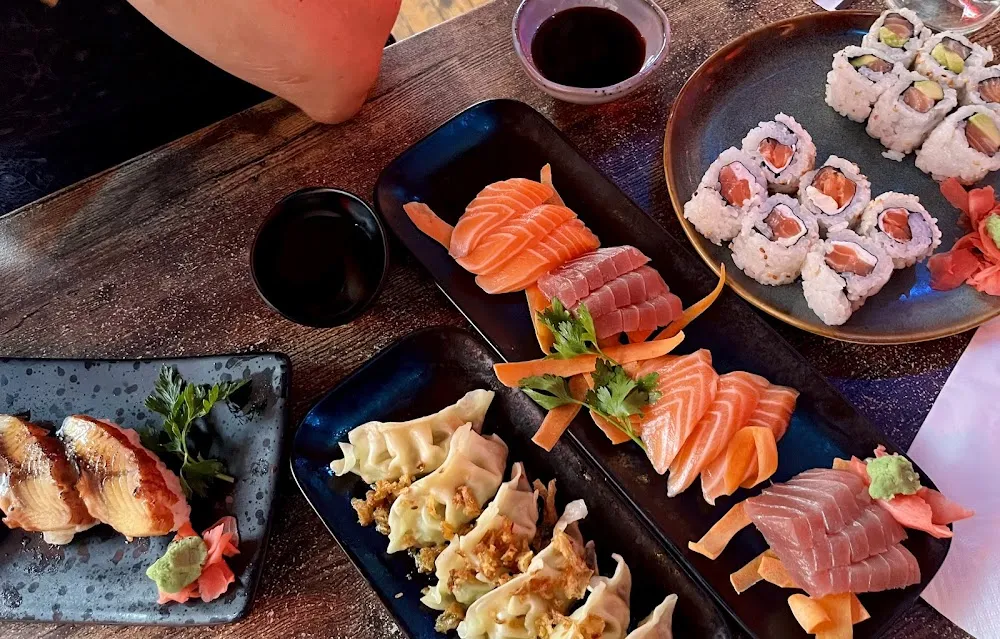 Gyoza Poulet Sashimi Maki California